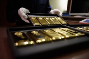 Ketidakpastian Negosiasi Dagang AS Angkat Harga Emas ke Level Tertinggi 5 Pekan