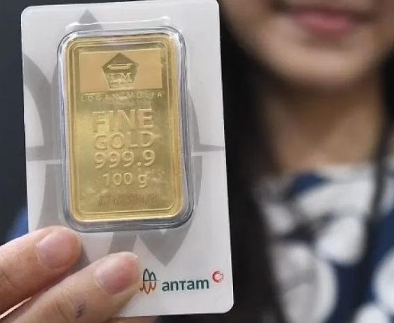 Harga Emas Batangan Antam Turun Ringan Senin Ini, Antisipasi Spread Masih Jadi Penting